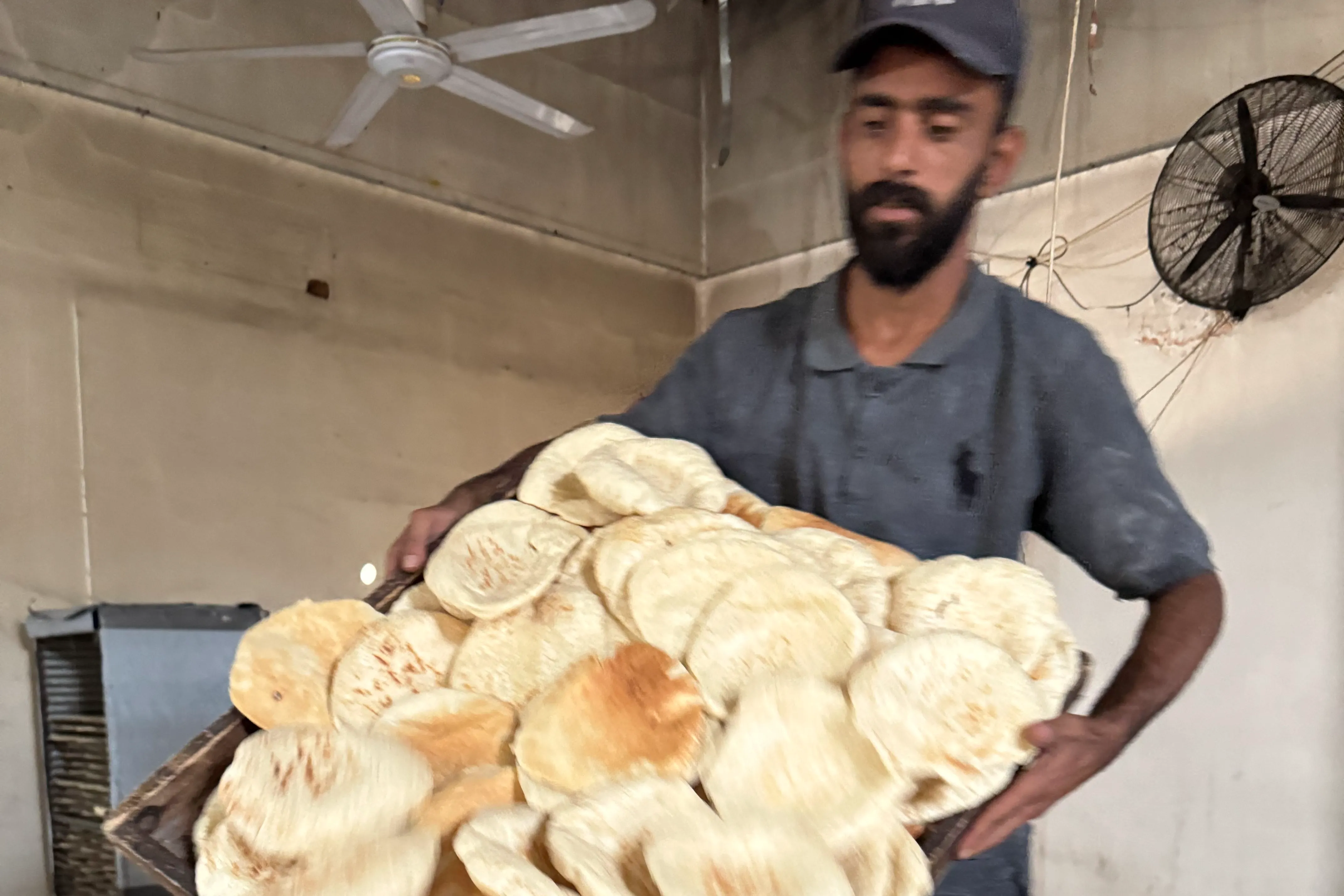 مشروع تجهيز الخبز اليومي للمحتاجين