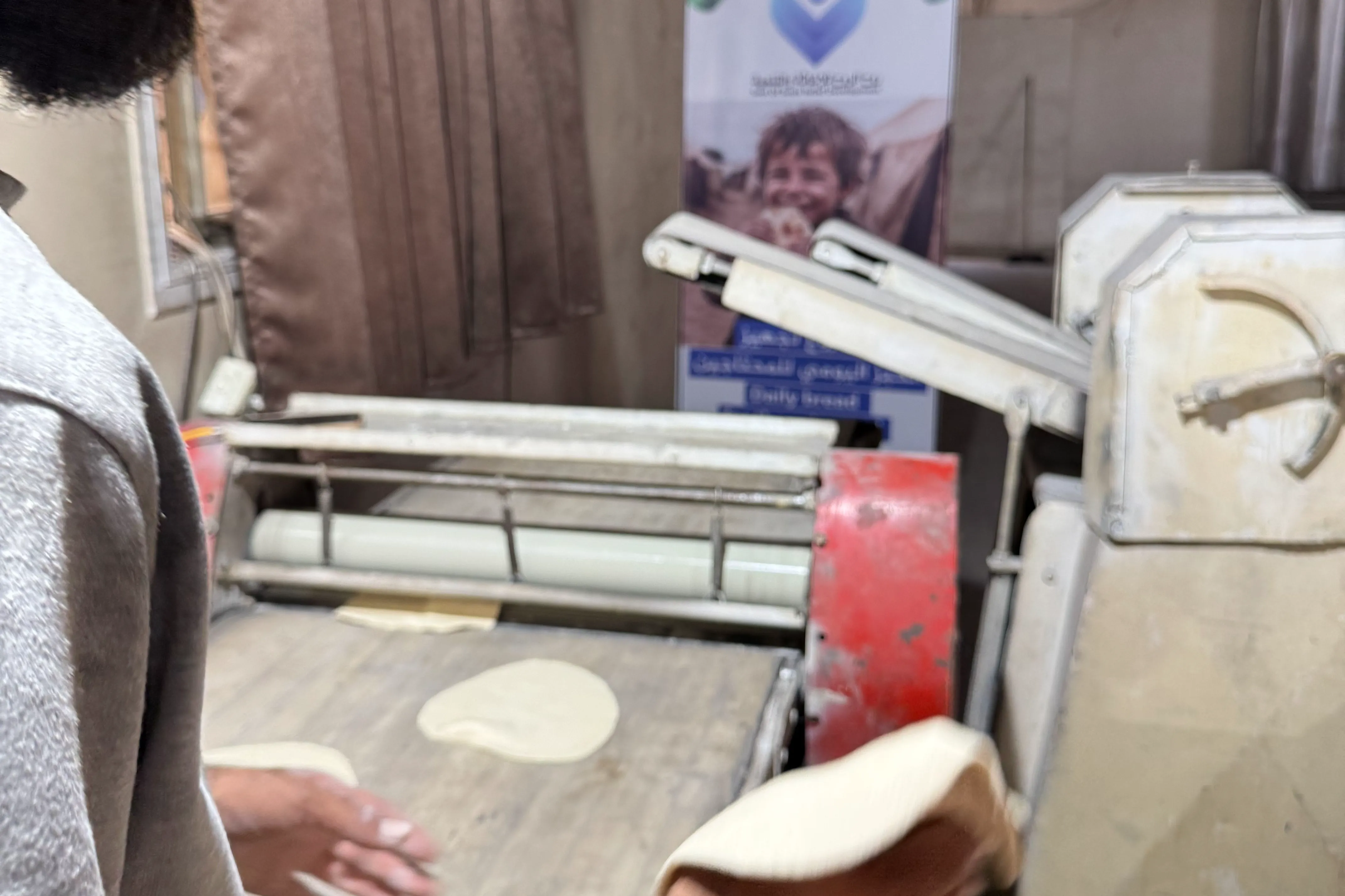 مشروع تجهيز الخبز اليومي للمحتاجين